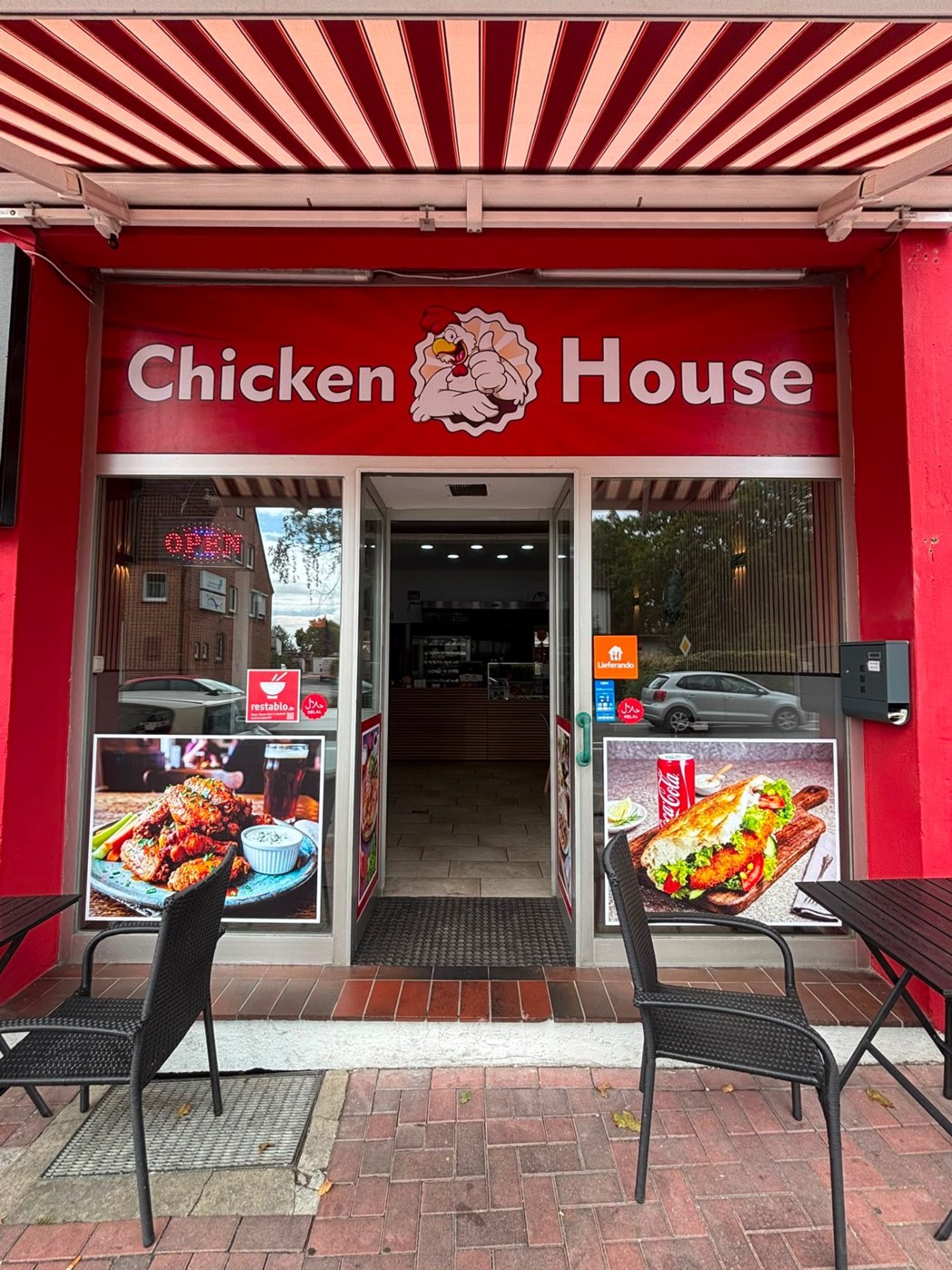 Eingang des Chicken House in Lauenburg